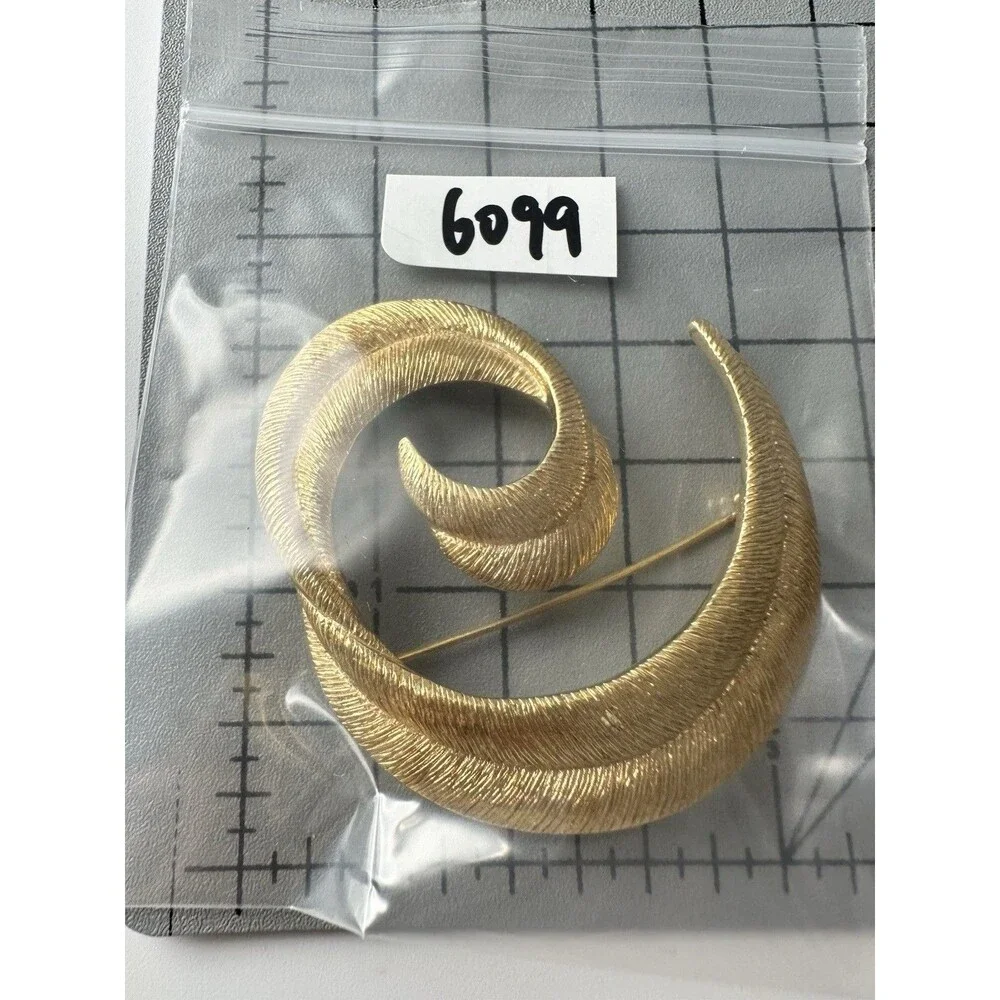 Vintage Gold Tone Leaf Feather Curl Swirl Modern Abstract